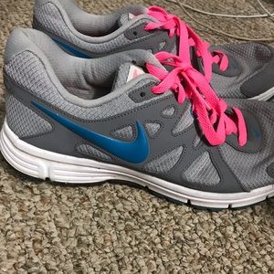 Women’s Nike Revolution 2 Sneakers size 9.5